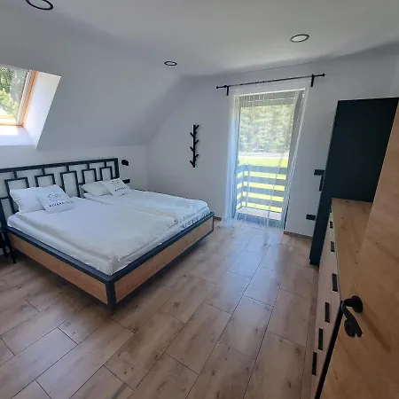 Riverside Apartma 1, Apartman *