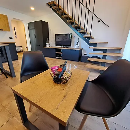 Riverside Apartma 1, Appartement *