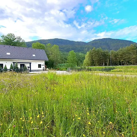 Riverside Apartma 1, Apartman *