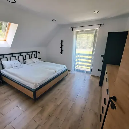 Riverside Apartma 1, *