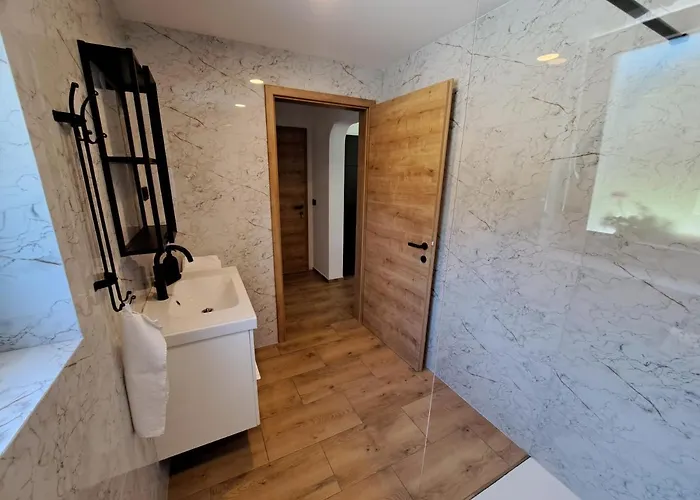 Daire Riverside Apartma 1, *