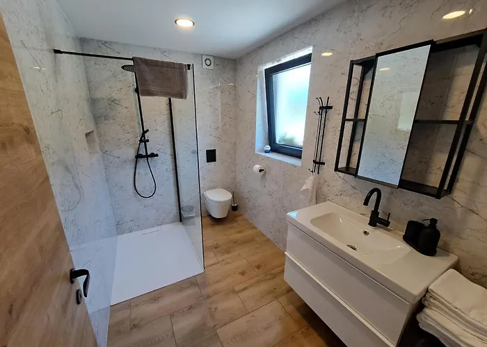 Riverside Apartma 1,