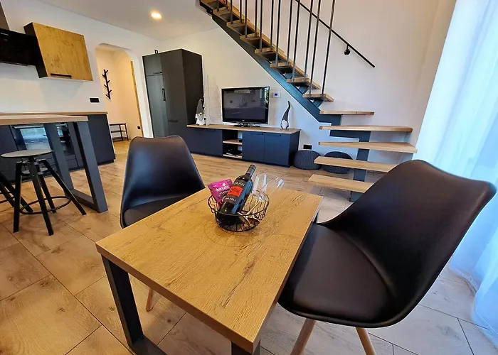 Riverside Apartma 1, Daire *